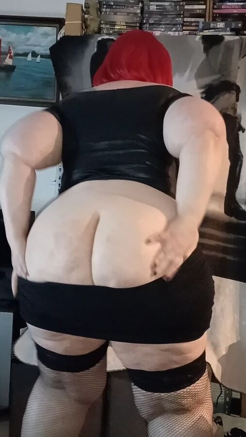 Karcelyne striptease and blow-job