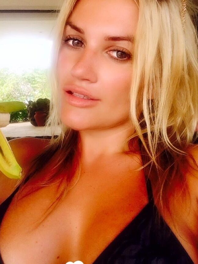 Croatian hottie showing all of her goods