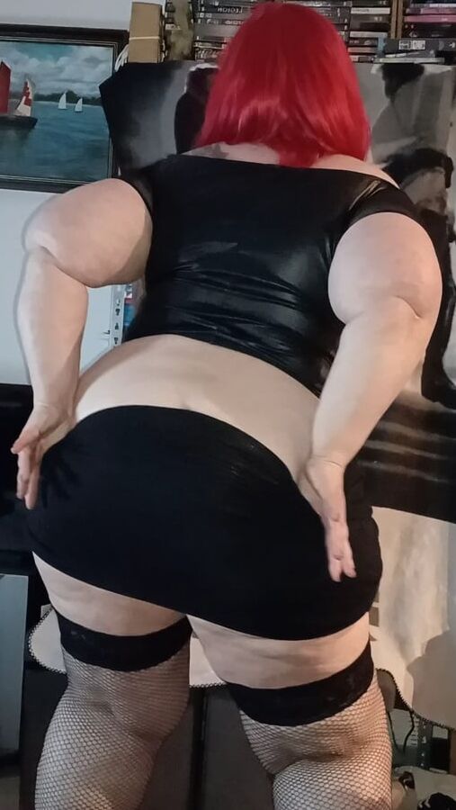 Karcelyne striptease and blow-job