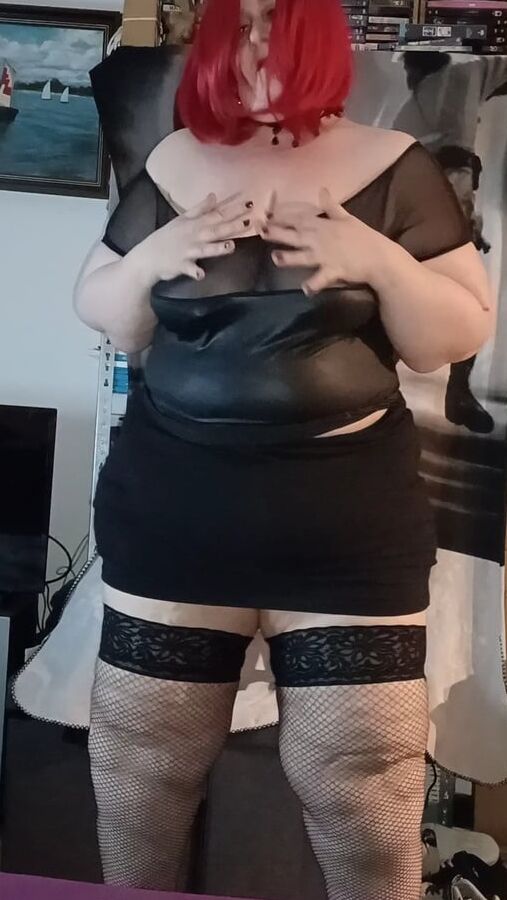 Karcelyne striptease and blow-job