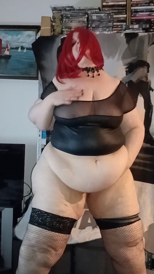 Karcelyne striptease and blow-job