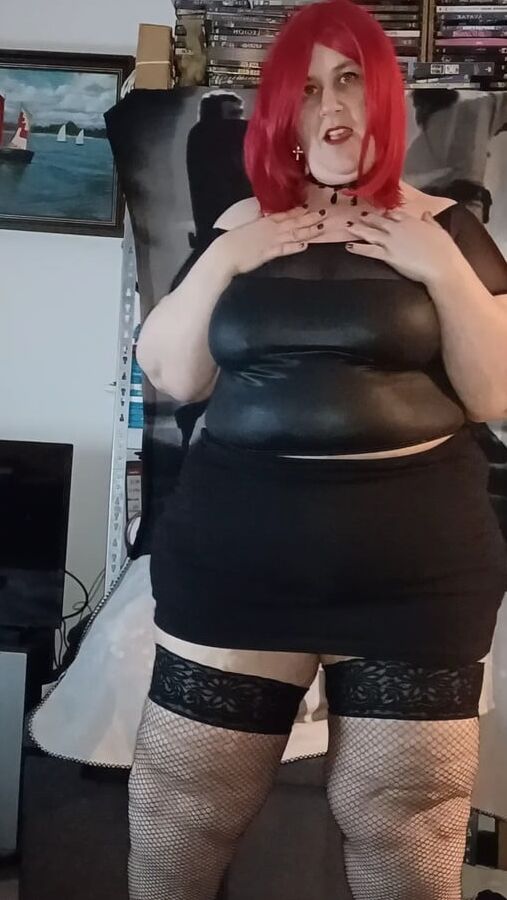 Karcelyne striptease and blow-job