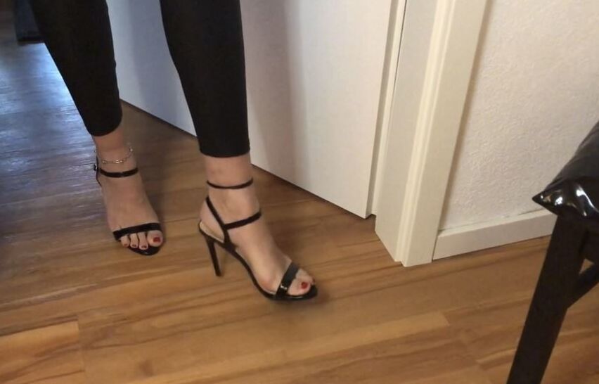 High Heel Sandals and Leggings Masturbation