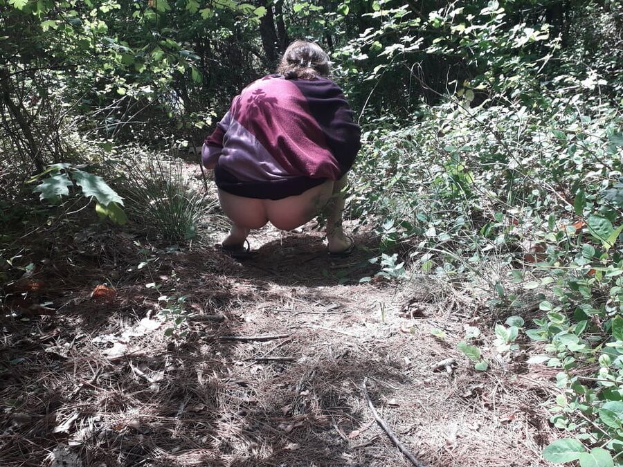 Piss outdoor