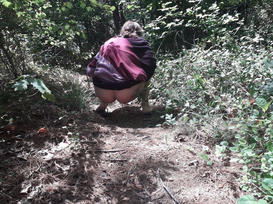 Piss outdoor