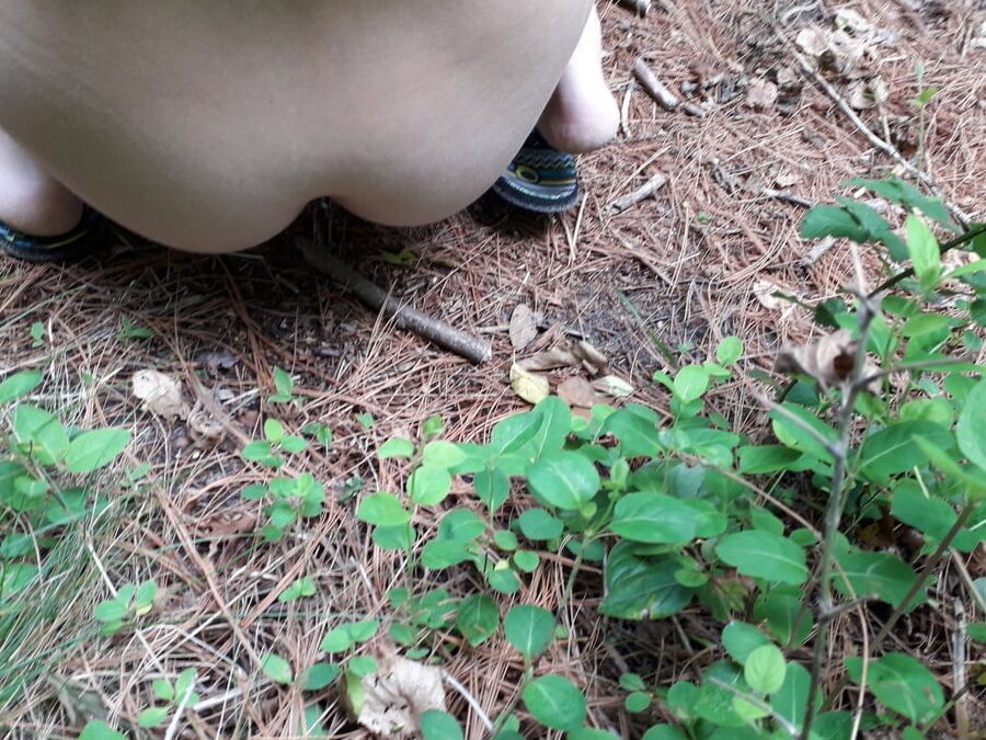 Piss outdoor