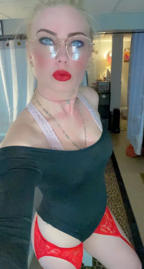 Fuck the back of my throat and make me swallow or Run?