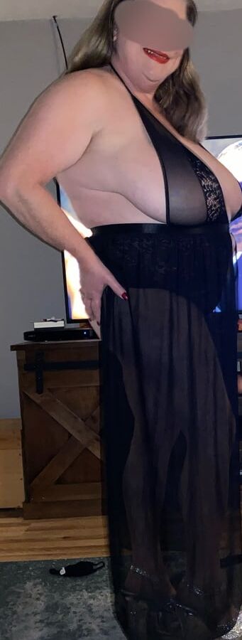 Sexy BBW wife