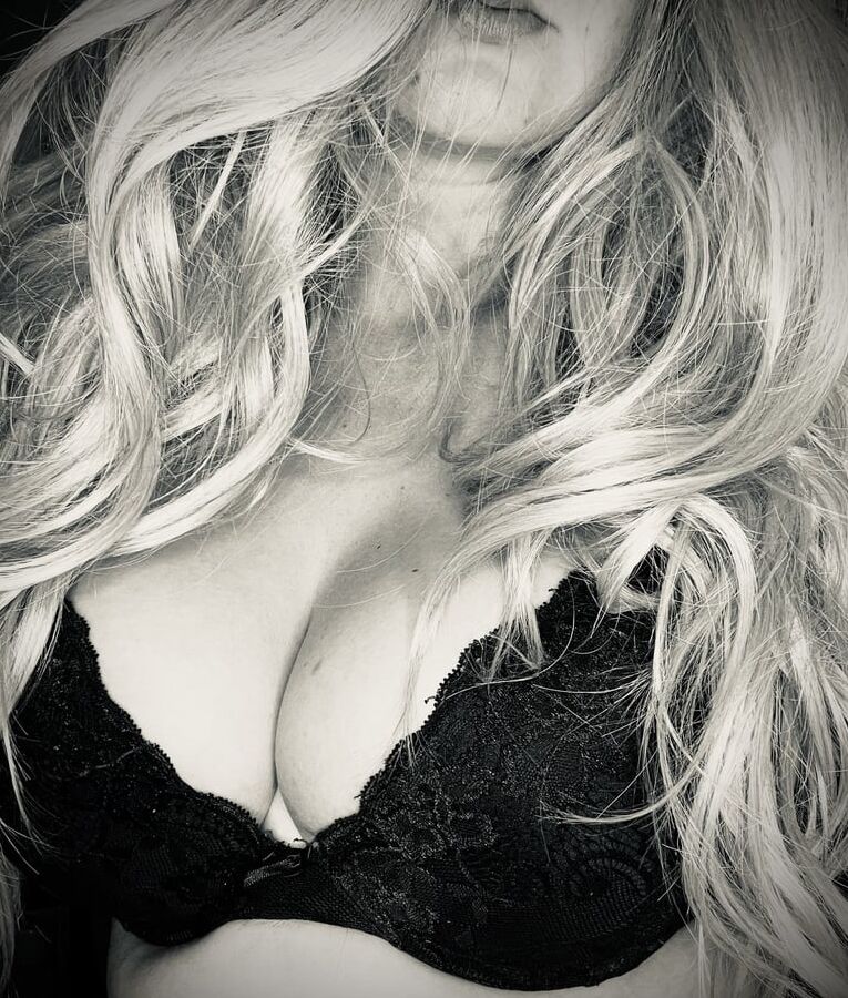Molli Bee