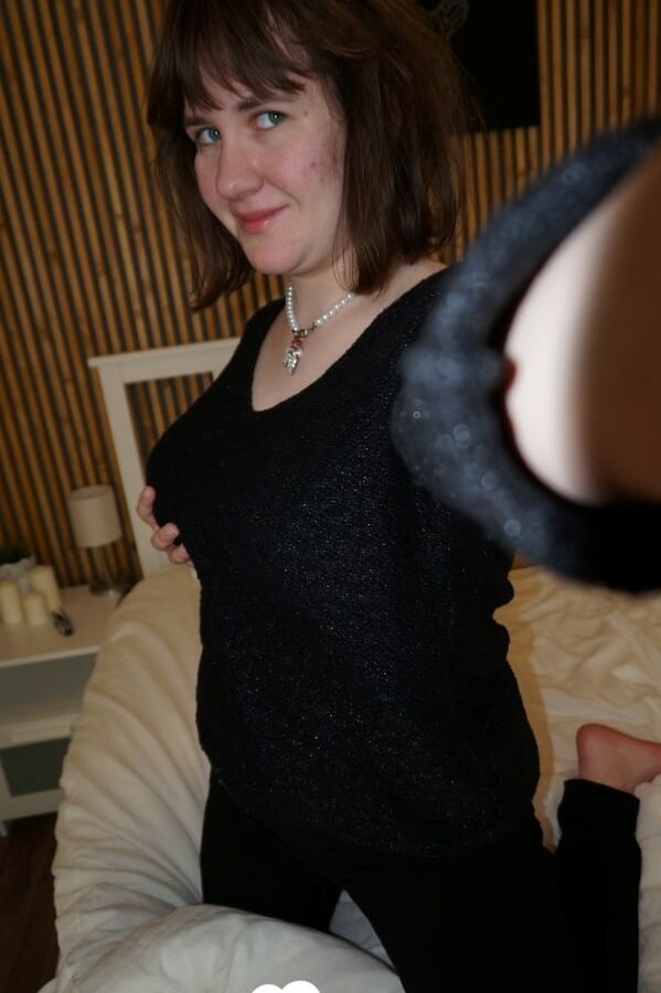 Busty moms can take some nudes too