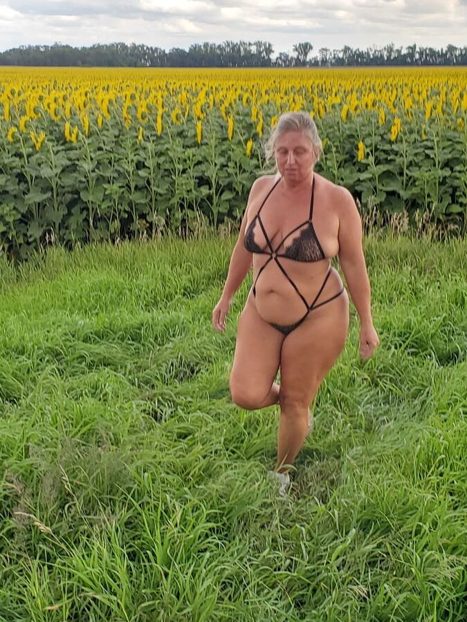 Mature milf in black lingerie