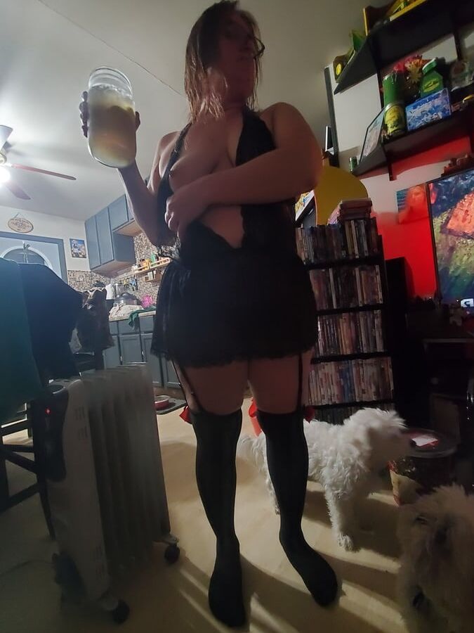 Mature milf in black lingerie