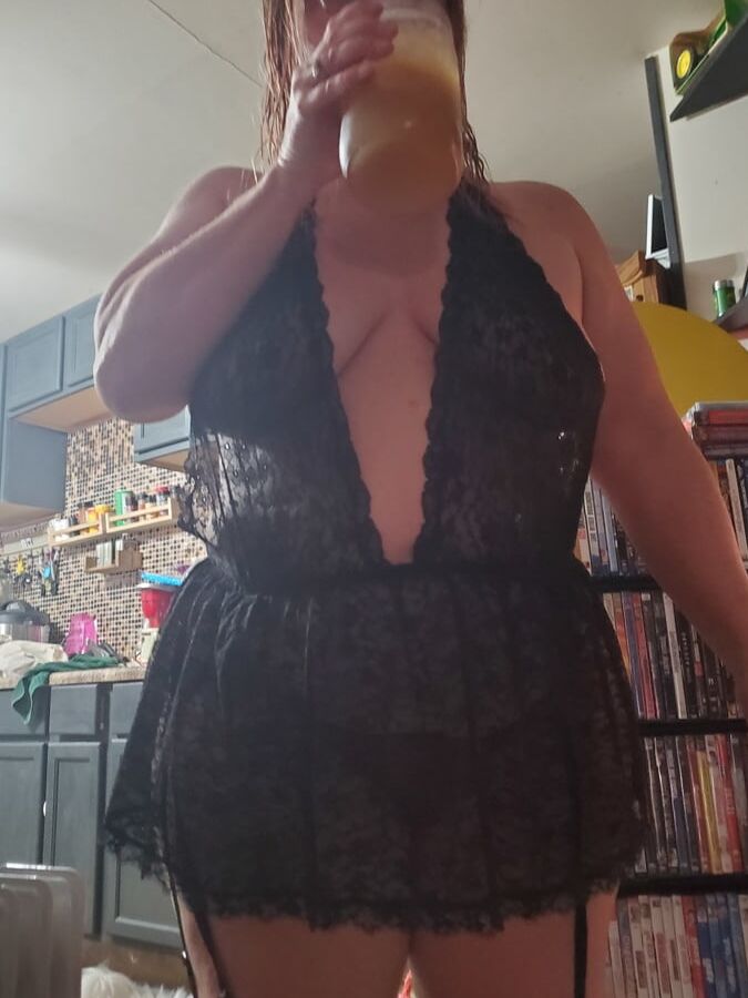 Mature milf in black lingerie