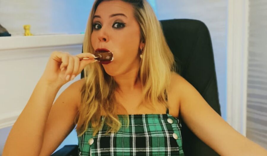 I wish it would be ur cock
