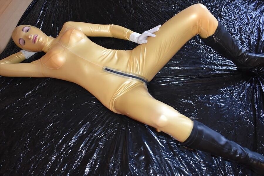 Latex Dominatrrix 1