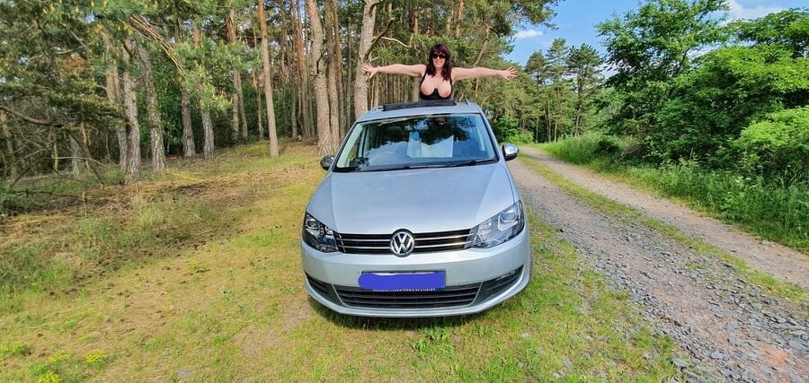 Beatiful busty bbw in germany car in czech wood :-)