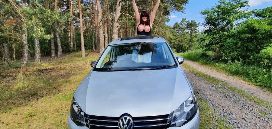 Beatiful busty bbw in germany car in czech wood :-)