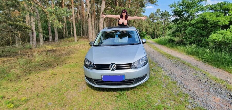 Beatiful busty bbw in germany car in czech wood :-)