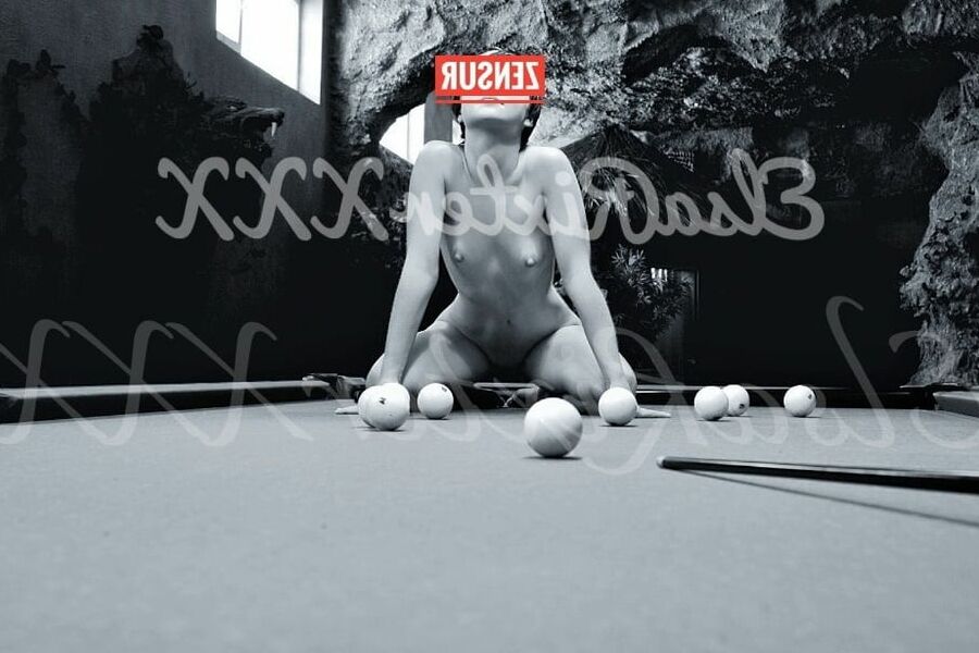 Public nudity. ElsaRixterXXX