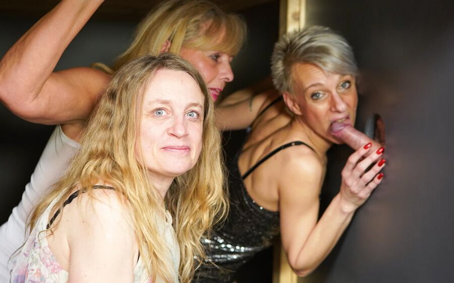 Glory Holes for GroupMams