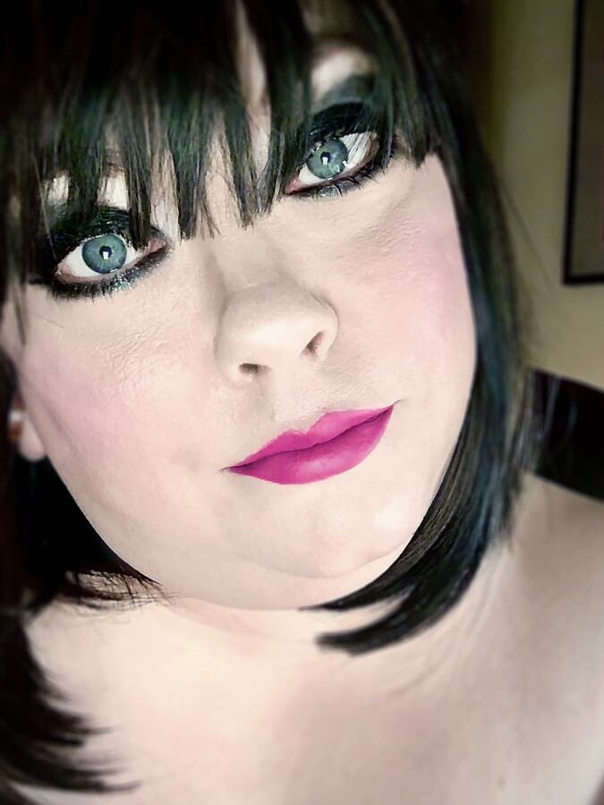 Tina Snua Selfies #2