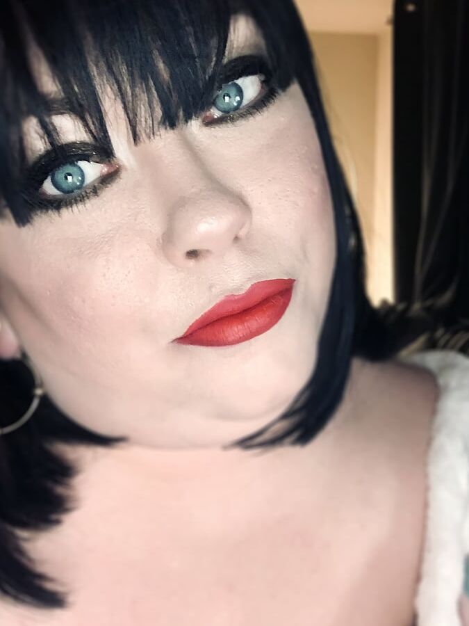 Tina Snua Selfies #2