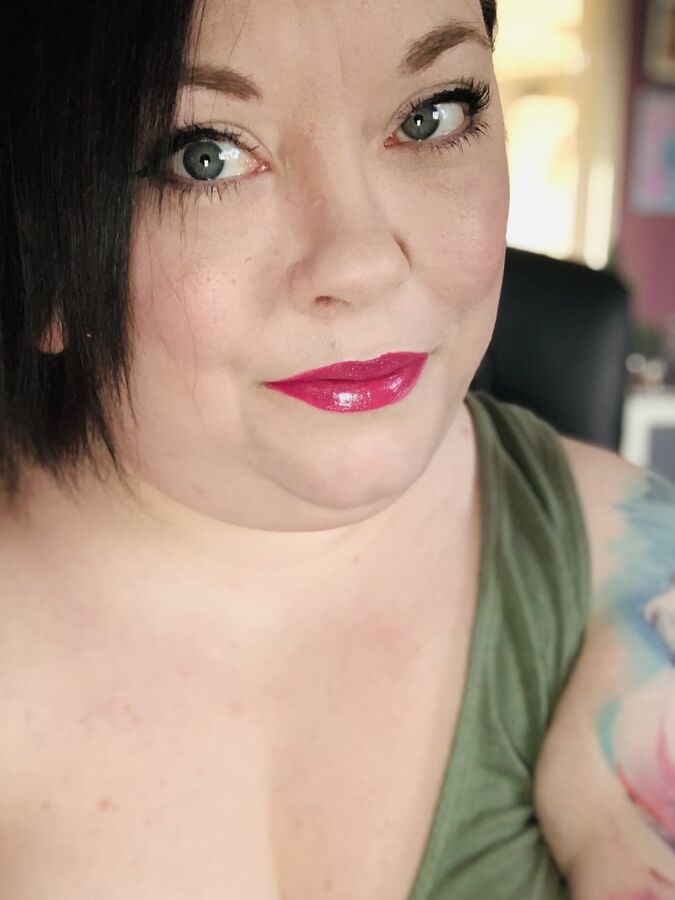 Tina Snua Selfies #2