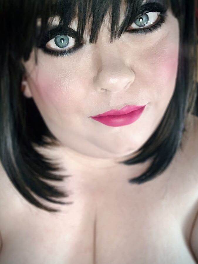 Tina Snua Selfies #2