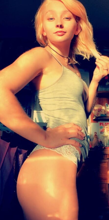 Super-sexy petite blond