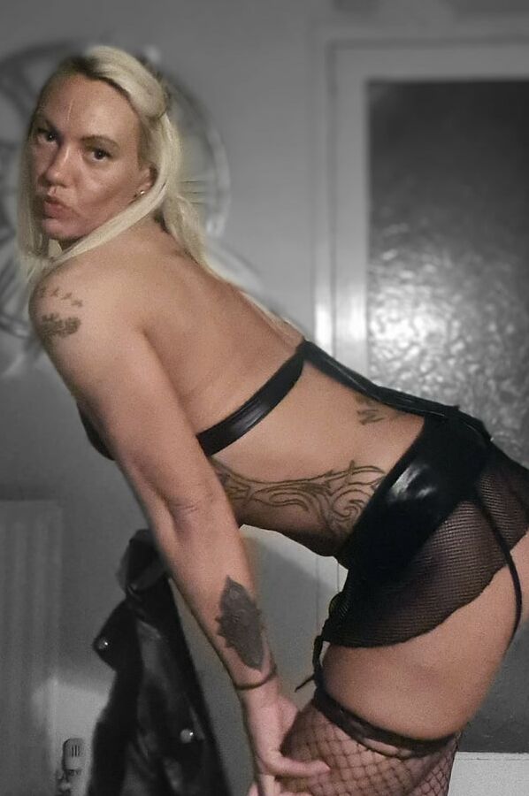 Hot tottie @ home