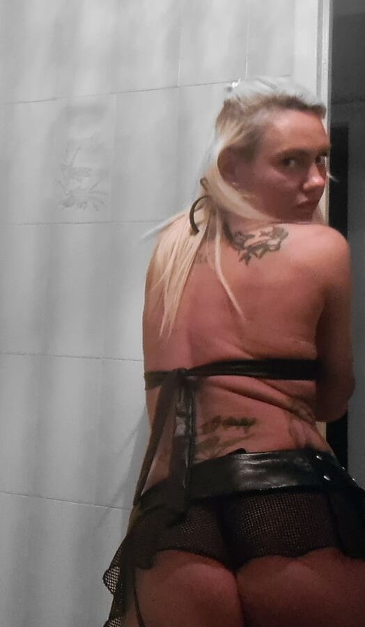 Hot tottie @ home