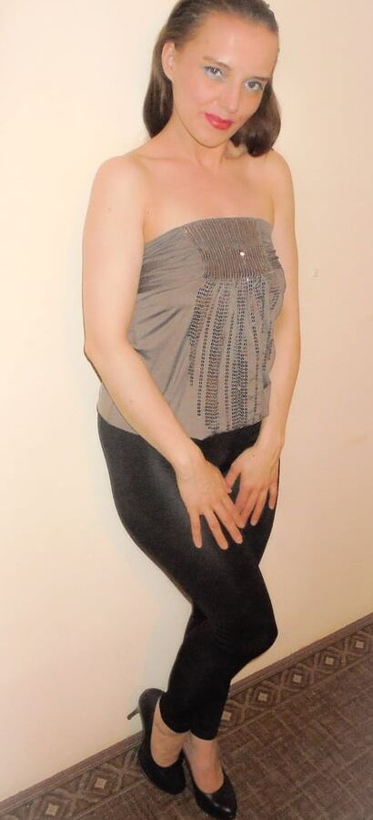 Lady Elizabeth - I love wearing tight leggings