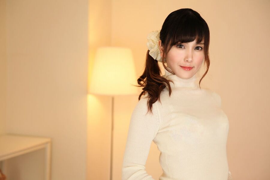 Yuna Sasaki :: Whitening Small Face Beauty Slave - CARIBBEAN