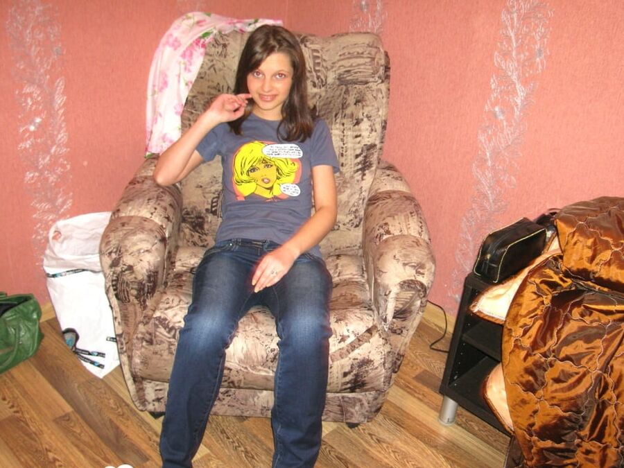 Cute teen posing naked for the camera