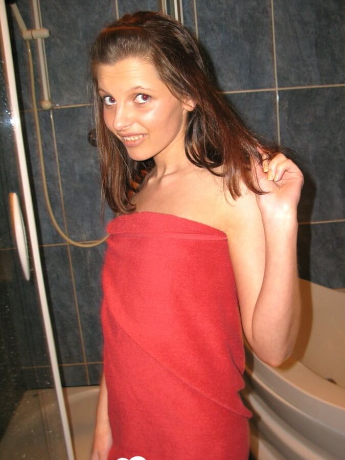 Cute teen posing naked for the camera