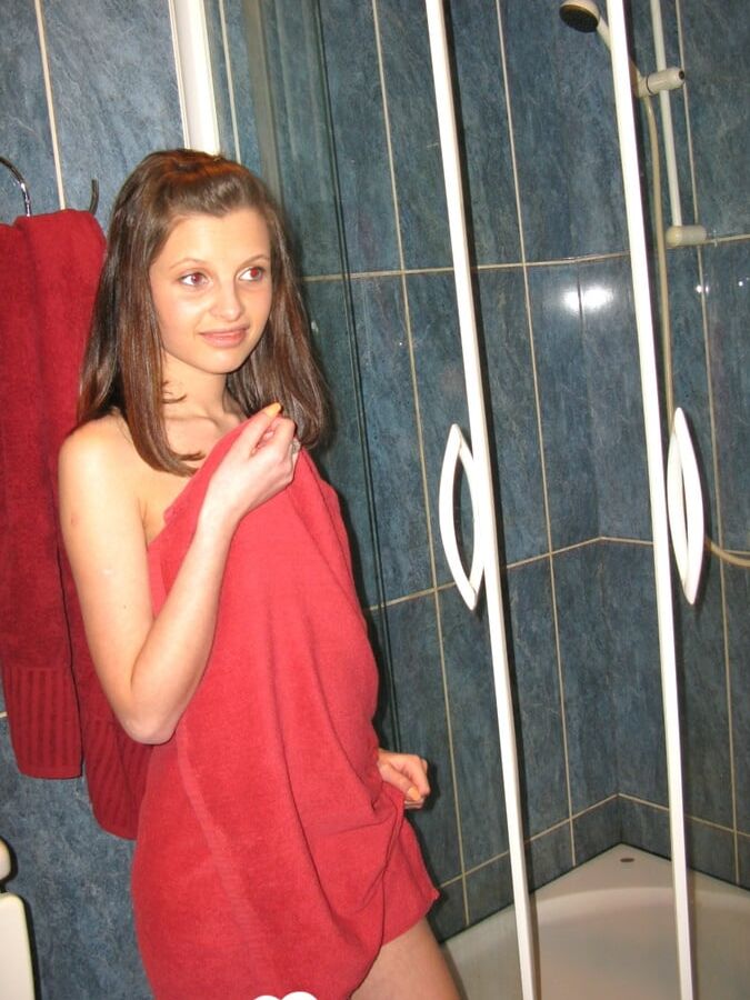 Cute teen posing naked for the camera