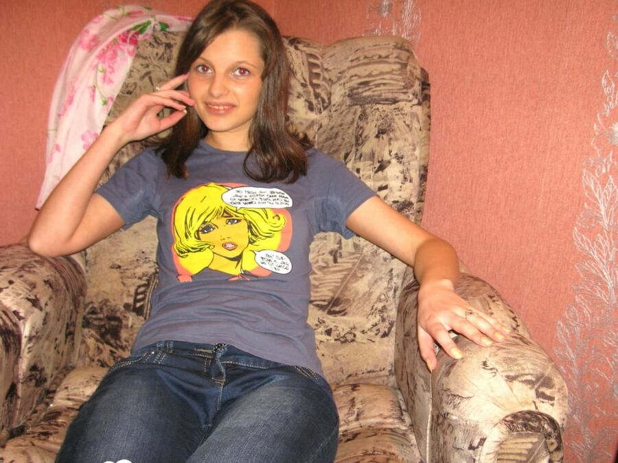 Cute teen posing naked for the camera