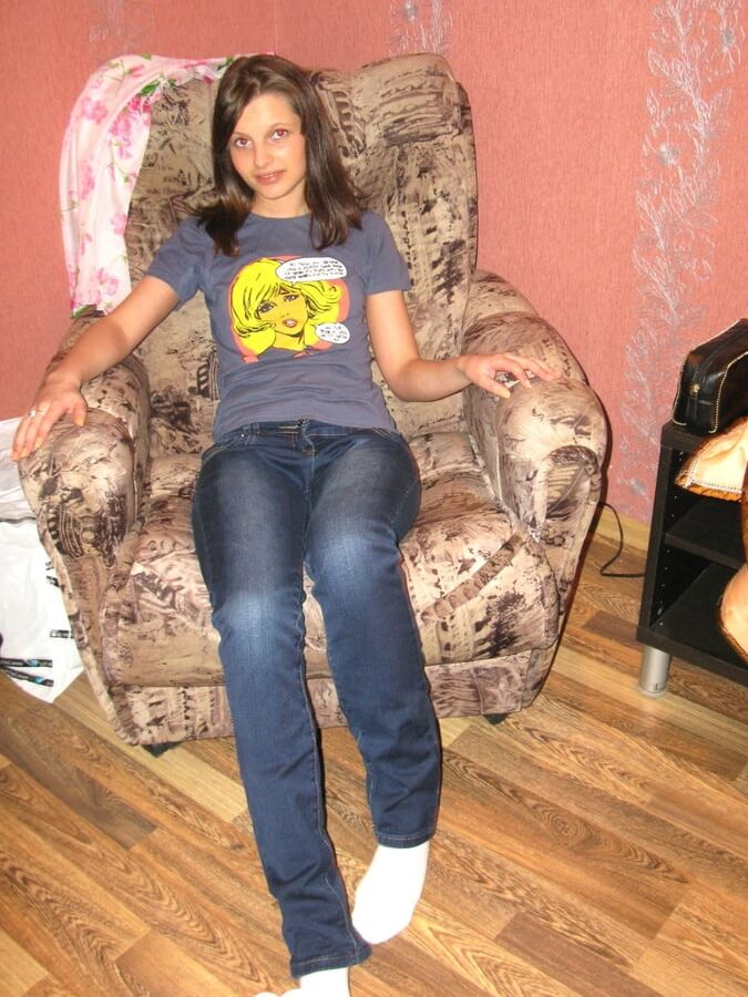 Cute teen posing naked for the camera