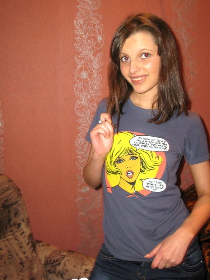 Cute teen posing naked for the camera