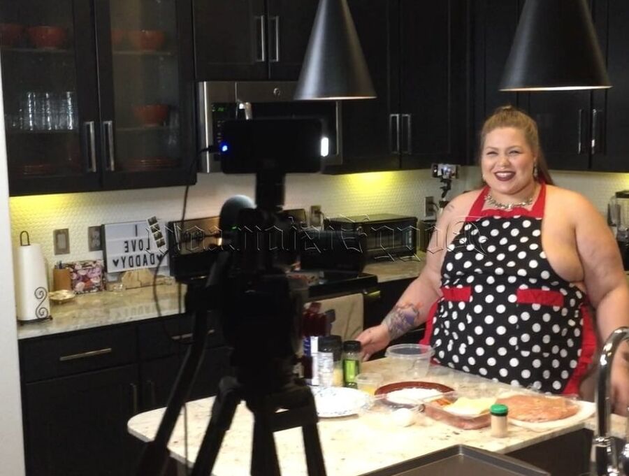 Big Booty Blonde BBW Cooking Show