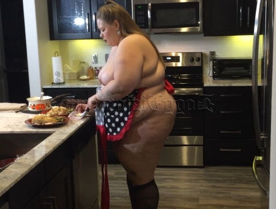 Big Booty Blonde BBW Cooking Show