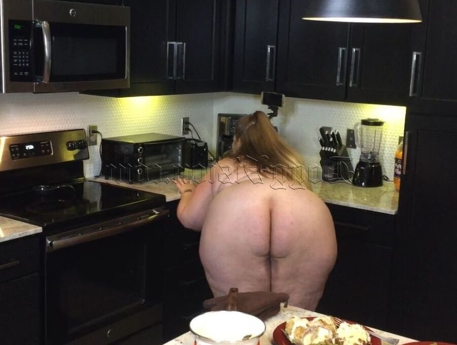 Big Booty Blonde BBW Cooking Show