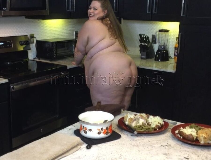 Big Booty Blonde BBW Cooking Show