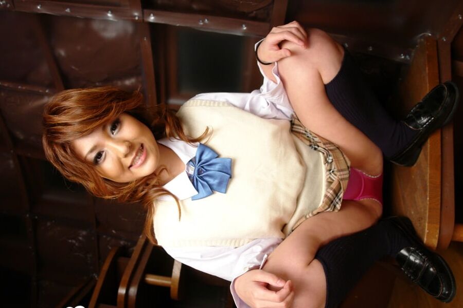 Gorgeous Asian babe lets me photograph her skills