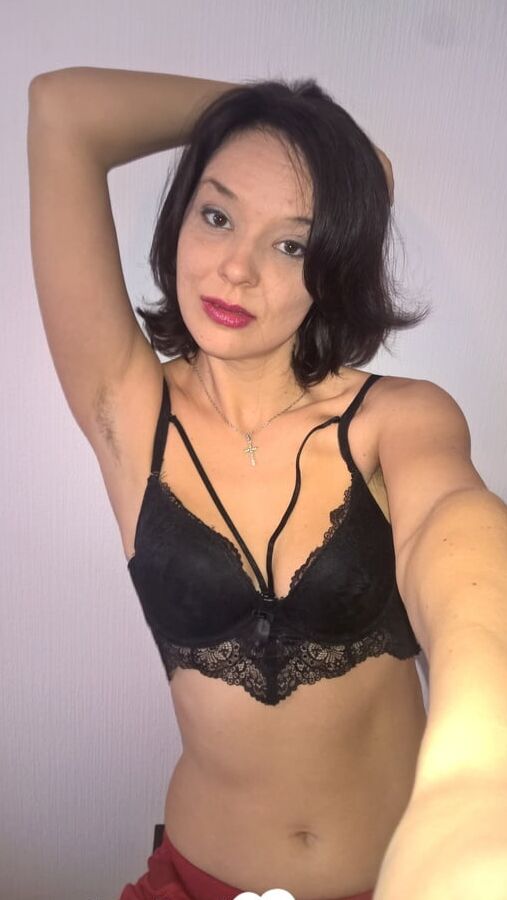 Local MILF sent me these stunning nudes