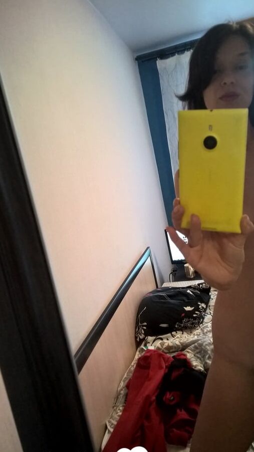 Local MILF sent me these stunning nudes