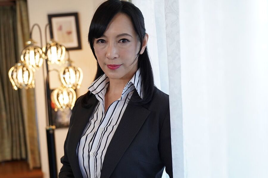 Chino Ogata :: Complaint Office Lady Apologize with the Body