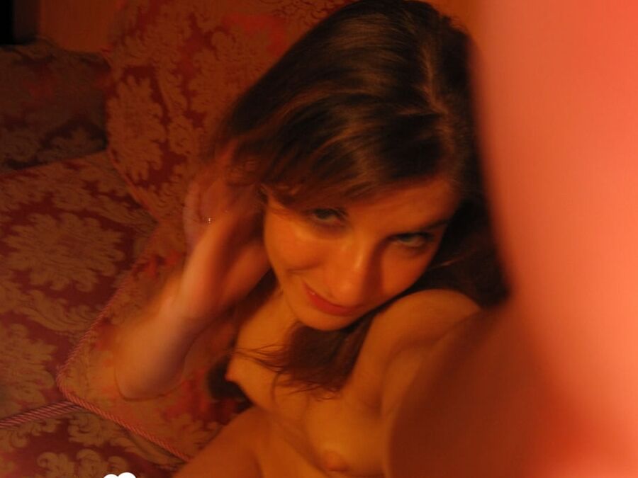 Amateur babe showing off her small titties