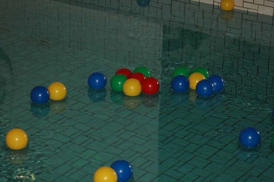 Gangbang & pool party in Maintal (germany) - part 1