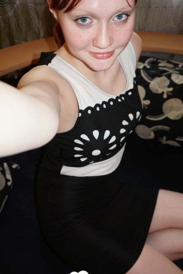 Pretty redhead babe knows how to tease